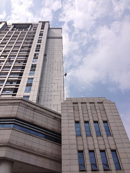 南寧興寧區(qū)政府大樓外墻清洗-南寧外墻清洗公司 南寧外墻清潔公司 南寧外墻保潔公司 南寧高空清潔公司